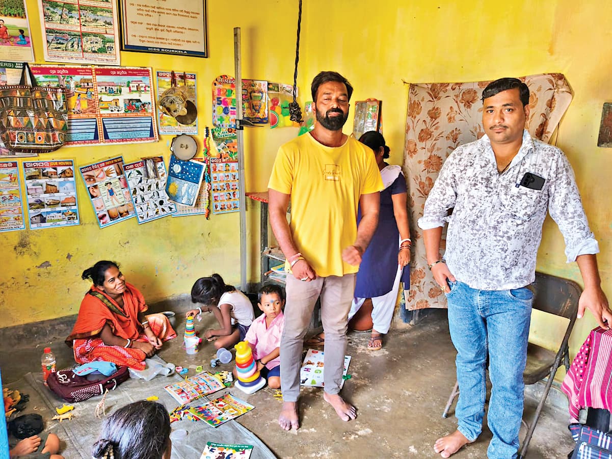 Rourkela News: बंडामुंडा के आंगनबाड़ी केंद्र में लाभुकों को कम संख्या में दिये जा रहे थे अंडे, जांच में सही मिली शिकायत