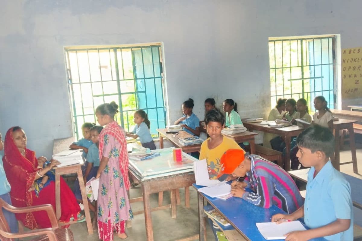 पंजवारा में लगा समर कैंप, लखपुरा विद्यालय के बच्चों को मिल रही नैतिक मूल्यों की सीख