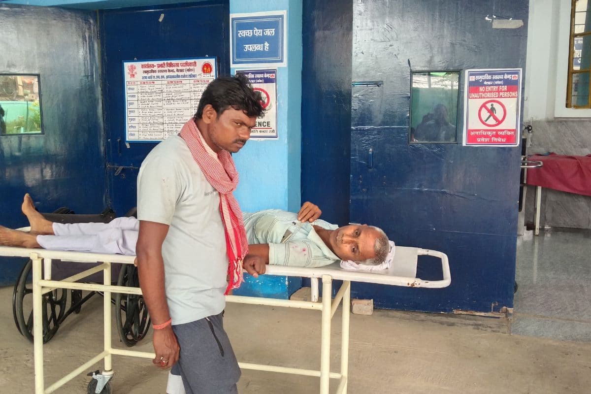 बेलहर में दीवार तोड़ने के विवाद में वृद्ध के साथ मारपीट, अस्पताल में चल रहा इलाज