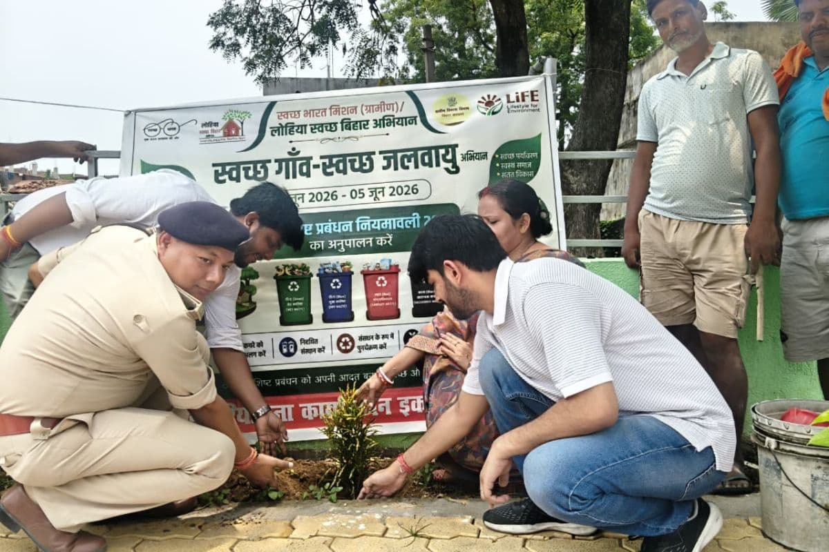 पर्यावरण दिवस पर धोरैया में अधिकारियों ने कहा- सिर्फ पौधे लगाने से काम नहीं चलेगा, उसे वृक्ष बनाने में भी झोंक दें ताकत