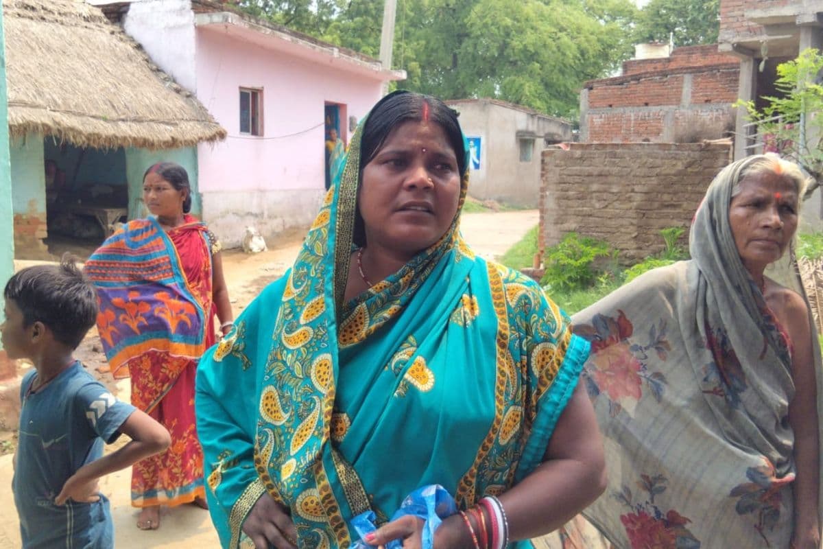 अमरपुर बैंक से महिला ने निकाले 50 हजार, बीच रास्ते में रुपये भरा थैला झपटकर बदमाश फरार