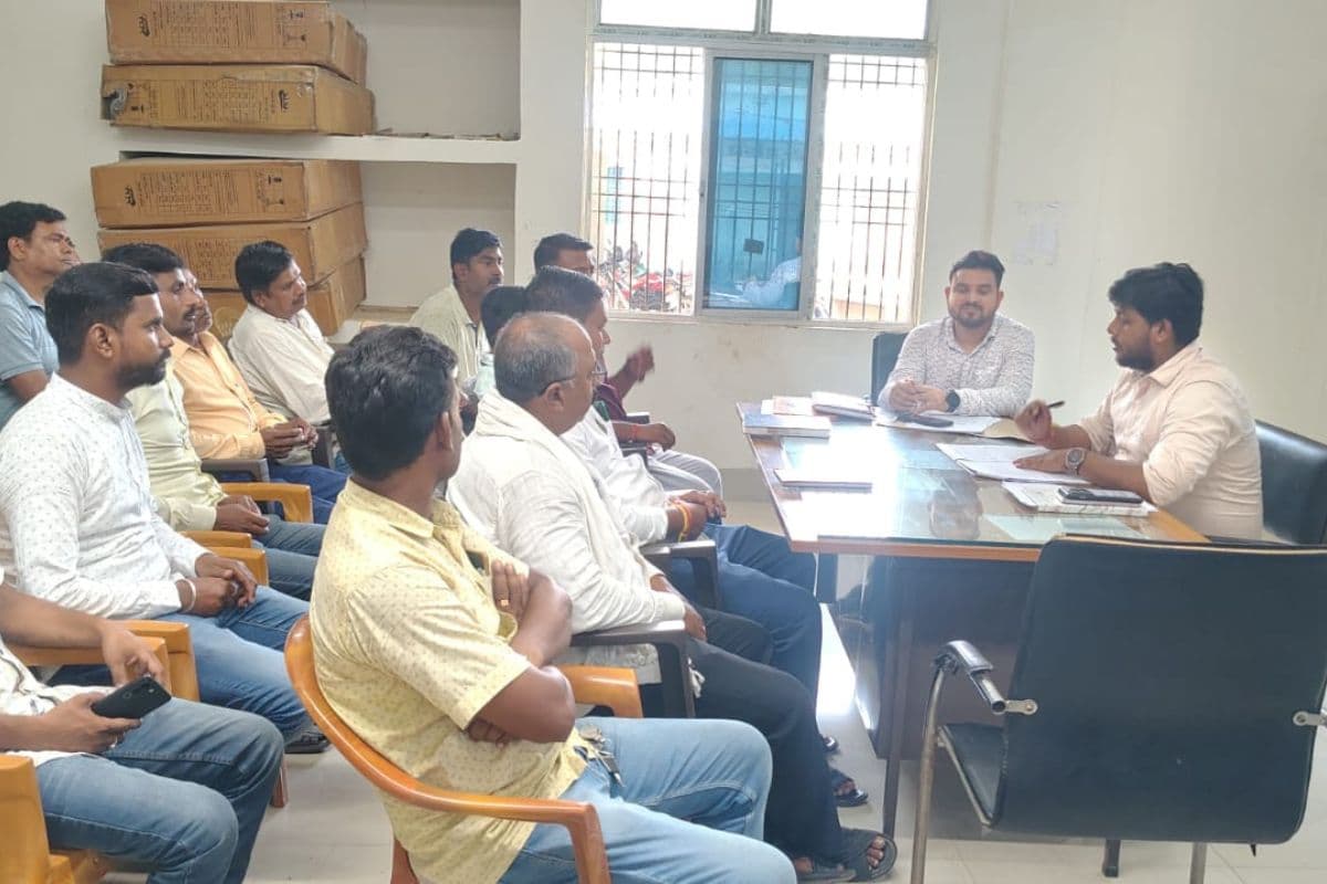 धोरैया में कचरा प्रबंधन की नयी व्यवस्था पर हुई चर्चा, अब स्वच्छता कर्मियों को गंगा ग्राम ऐप दर्ज करानी होगी उपस्थिति