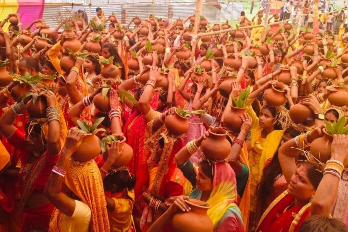 1008 कलशों की भव्य यात्रा से दिव्य हो गया भागलपुर का दाउटबाट, भक्ति रस में डूबा पूरा गांव