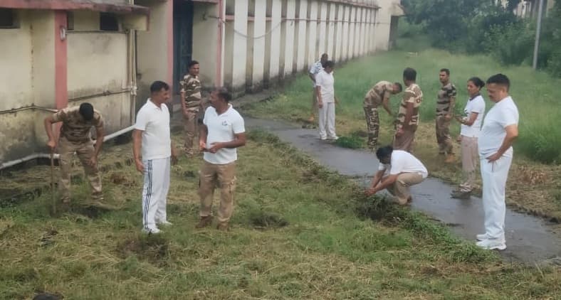 सीआइएसएफ ने पौधे लगा कर पर्यावरण संरक्षण का दिया संदेश