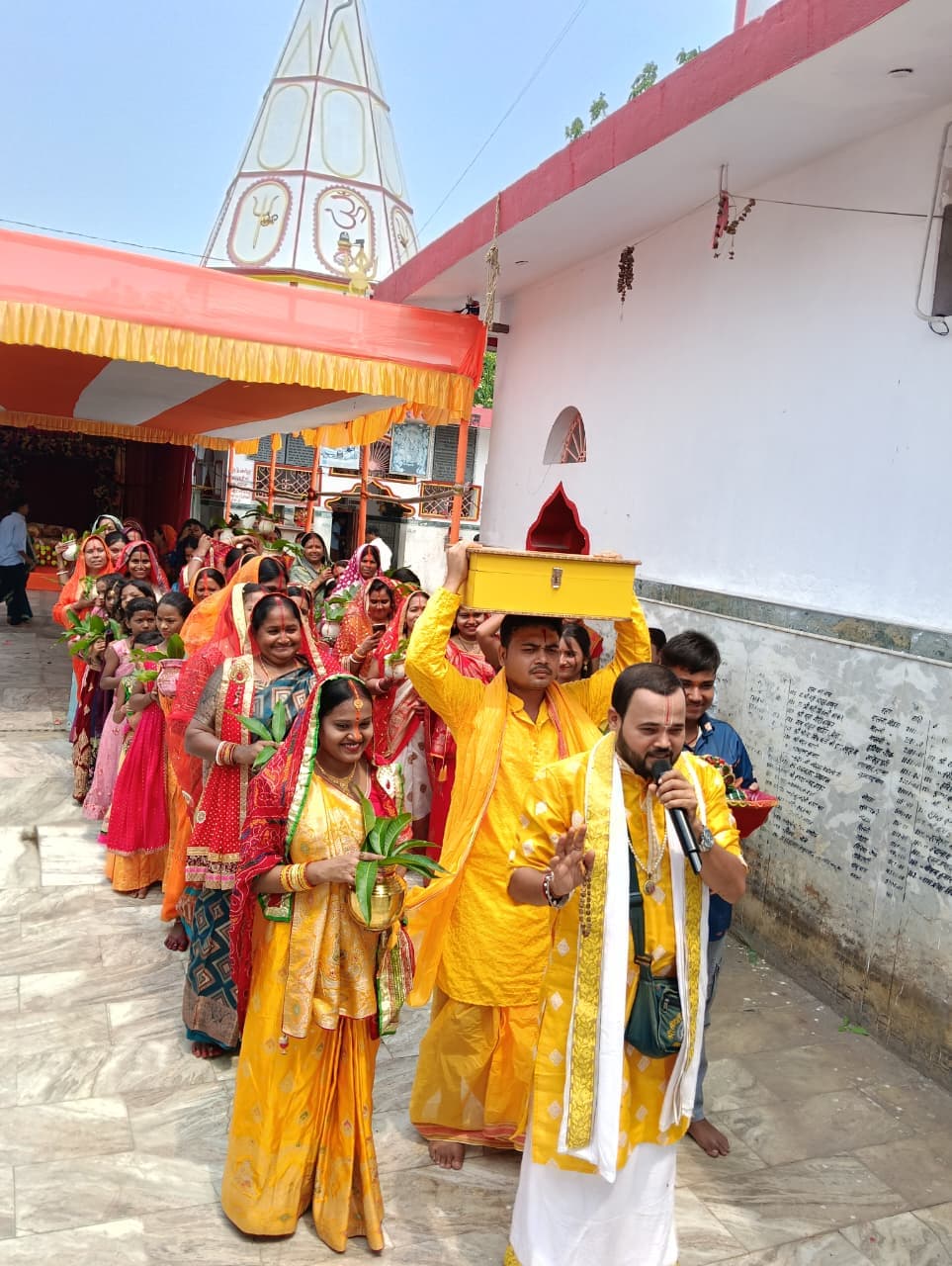 कलश यात्रा के साथ भागवत कथा ज्ञान यज्ञ का शुभारंभ