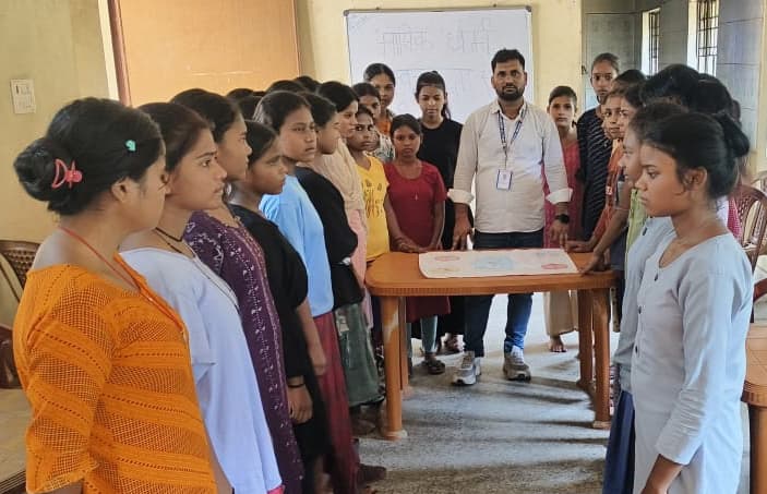 कस्तूरबा विद्यालय में माहवारी स्वच्छता पर जागरूकता सत्र, किशोरियों का हुआ स्वास्थ्य परीक्षण