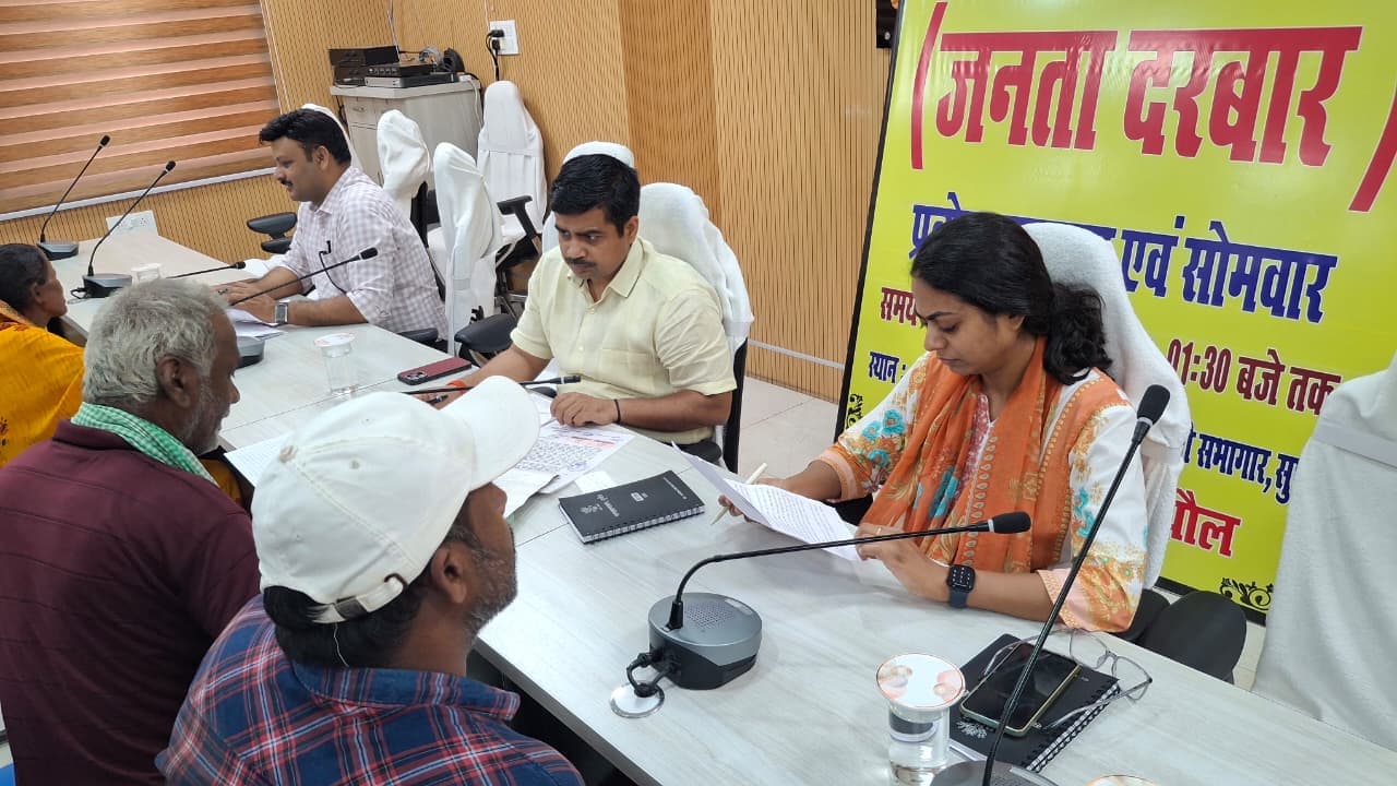 जिला जनता दरबार में 32 मामलों की सुनवाई, त्वरित कार्रवाई के निर्देश