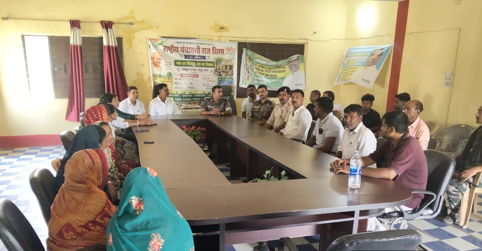 यातायात नियम व साइबर अपराध से बचाव की दी गयी जानकारी