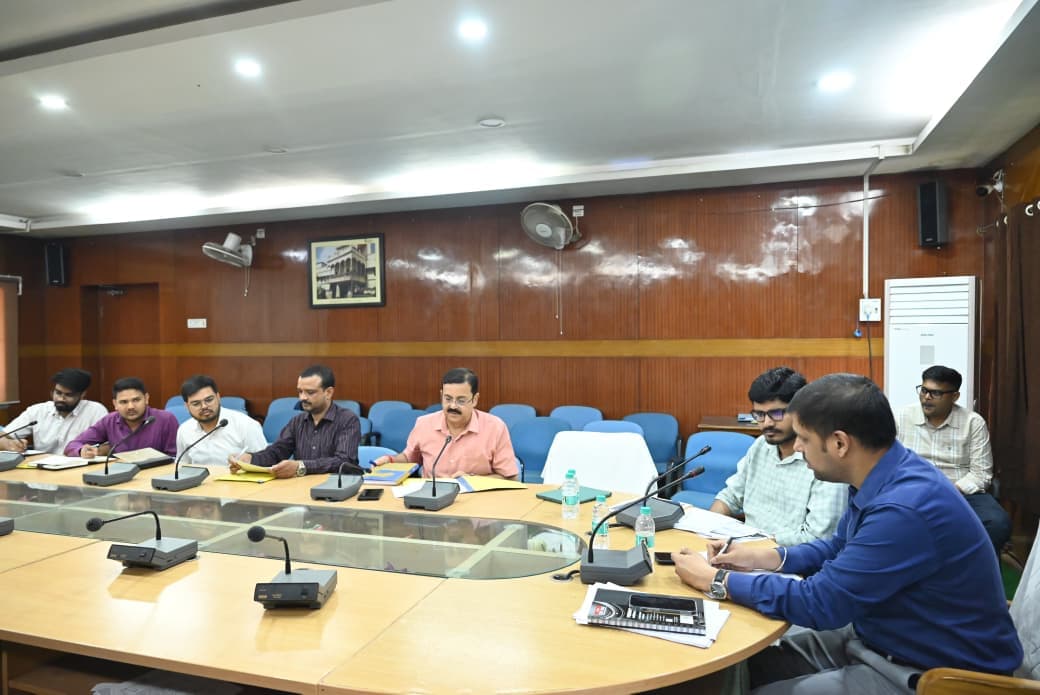 हिट एंड रन मामलों का तय समय में करें निष्पादन व ट्रैफिक नियम तोड़ने वालों पर हो कार्रवाई : डीसी