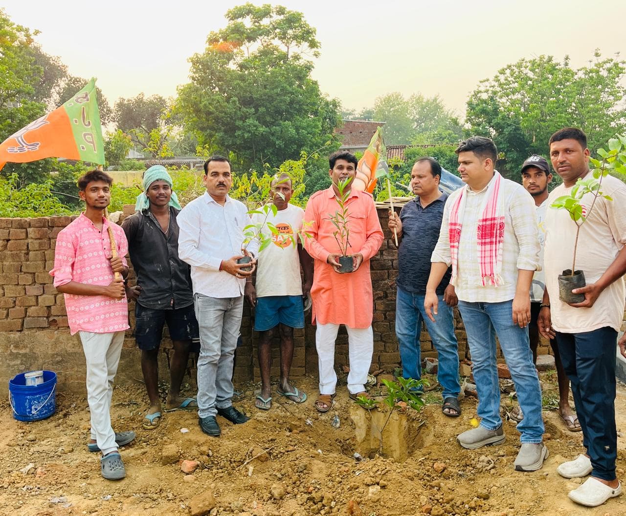 Giridih News :भाजपाइयों ने चलाया ‘एक पेड़ मां के नाम’ अभियान