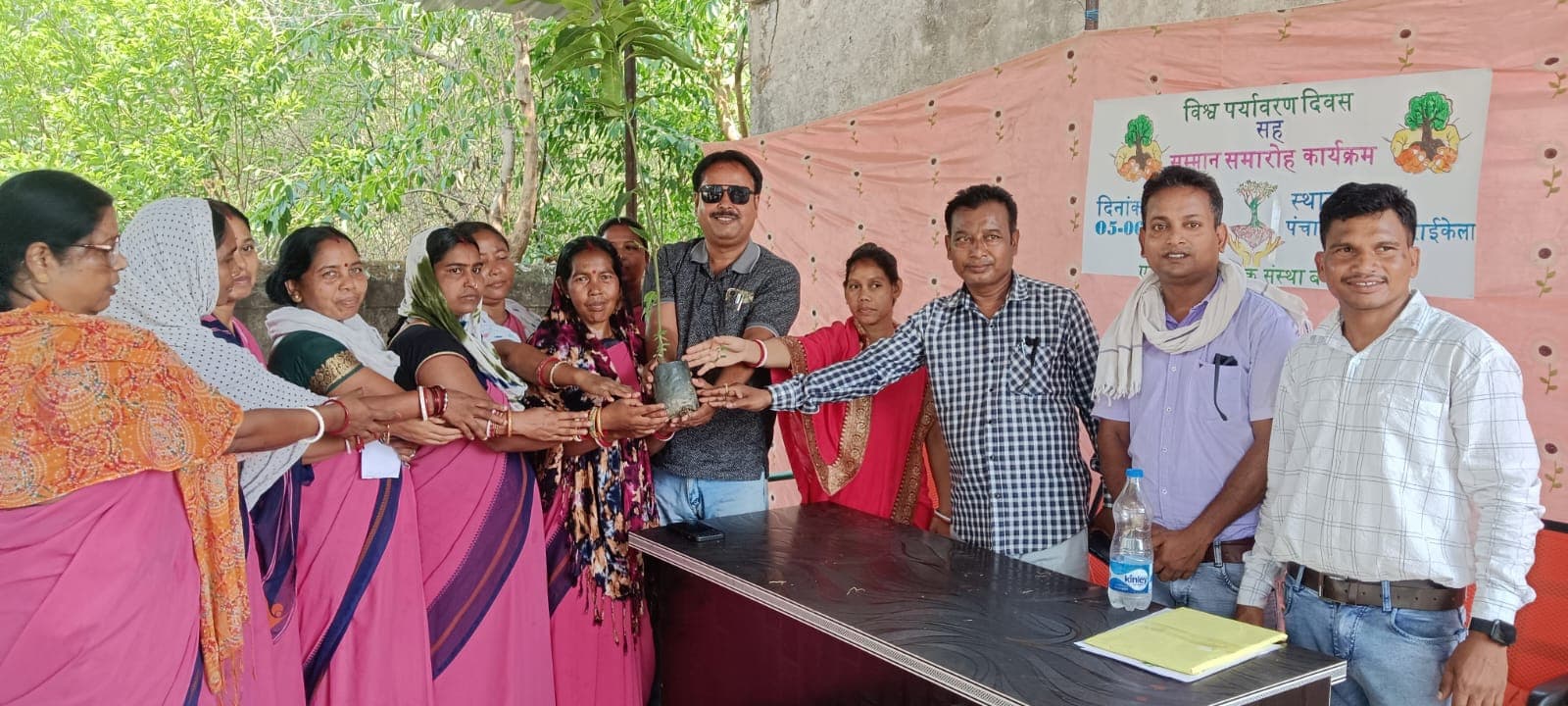 विश्व पर्यावरण दिवस पर कराईकेला पंचायत में सम्मान समारोह एवं पौधारोपण कार्यक्रम आयोजित