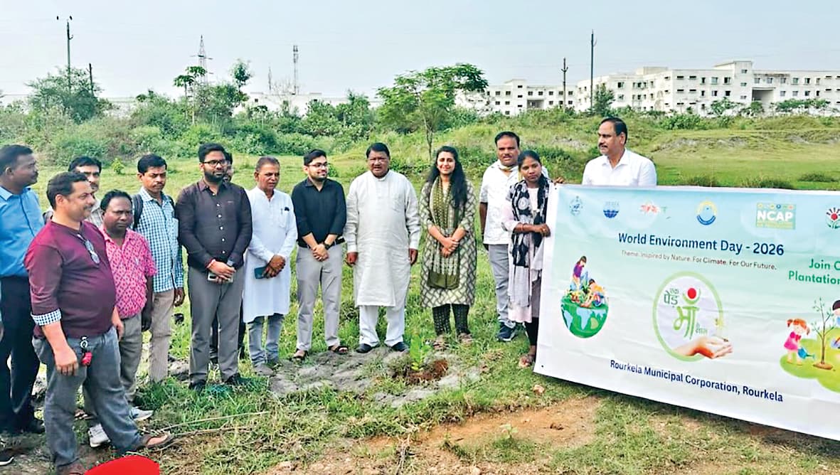 Rourkela News: प्रकृति की रक्षा को पेड़ लगायें और उनकी देखभाल करें : जुएल ओराम