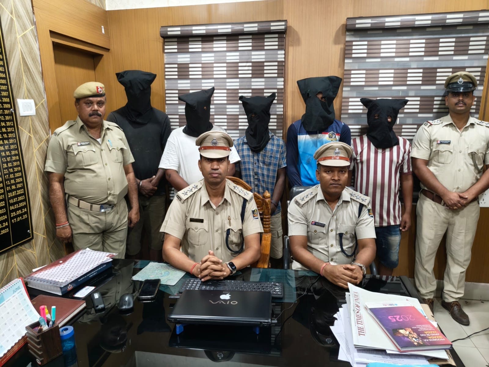 Rourkela News: अवैध बालू लदे तीन भारी वाहन जब्त, पांच आरोपी गिरफ्तार