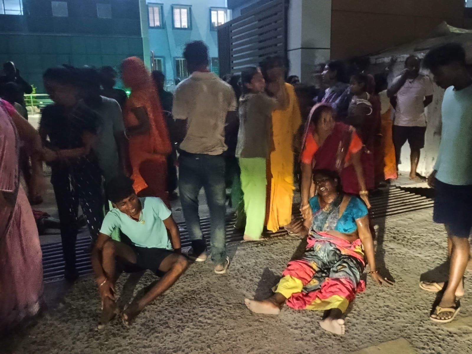 bhagalpur news.  अलीगंज अंबाबाग में छापेमारी करने गयी बबरगंज पुलिस पर मारपीट करने का आरोप, कई घायल