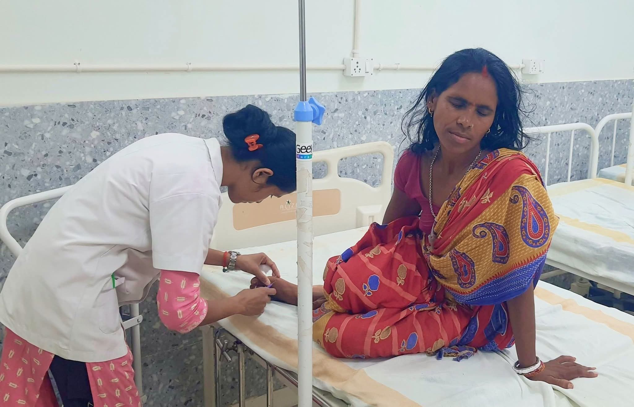 बिच्छू के डंक से महिला की स्थिति हुई गंभीर, अस्पताल में हुआ प्राथमिक उपचार