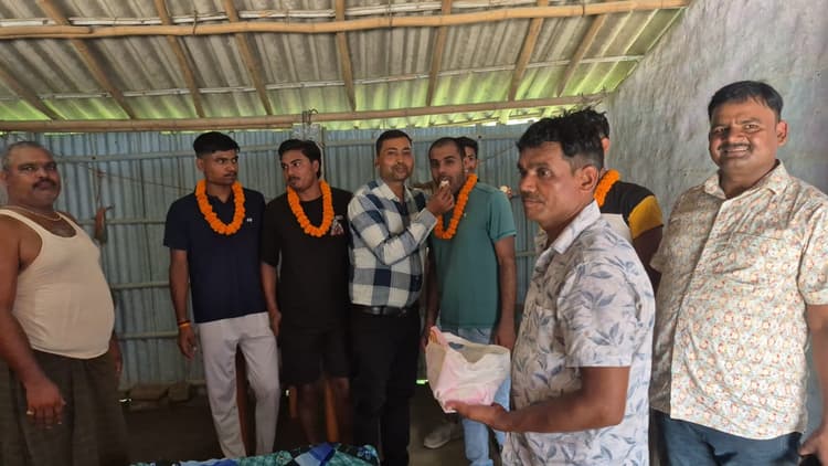 कोढ़ा के किशोरगंज पवई के एक ही परिवार के तीन बेटों का बिहार पुलिस में चयन