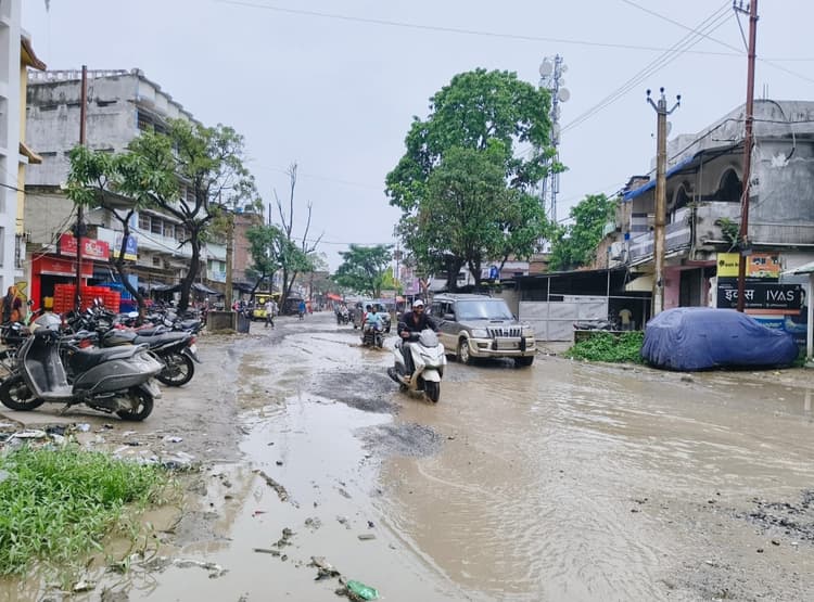 बारसोई में झमाझम बारिश से मिली राहत, जलजमाव व कीचड़ से बढ़ी परेशानी