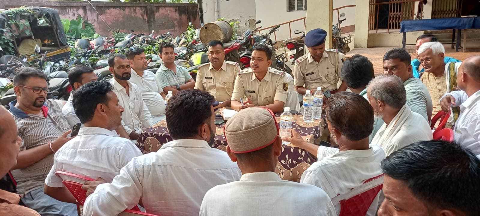 आमलोगों के साथ थानाध्यक्ष ने की बैठक