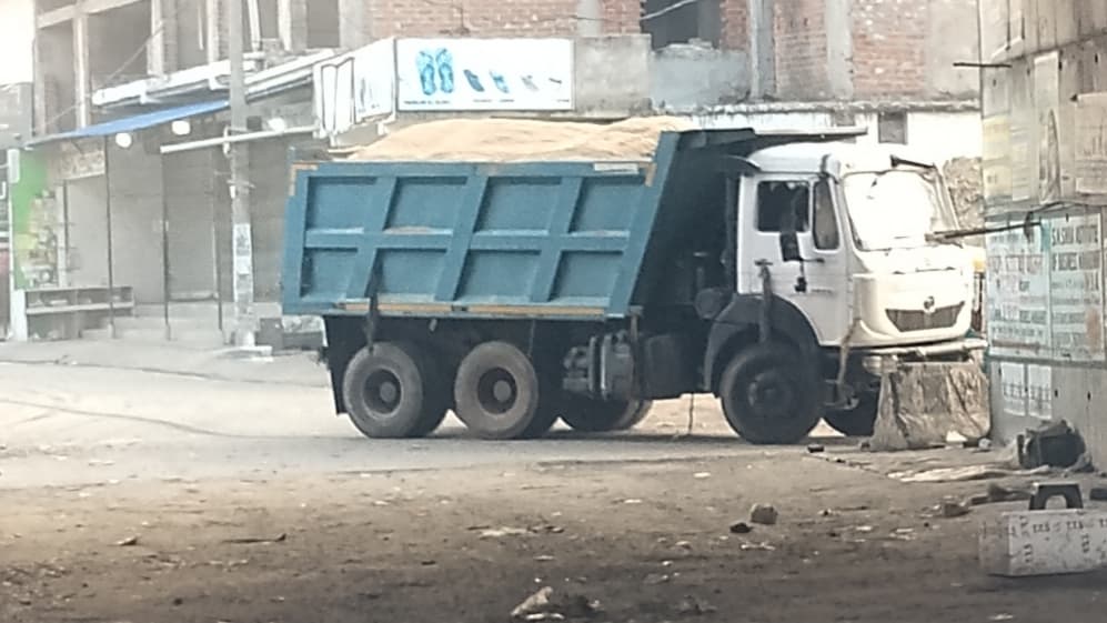 तमाड़ में धड़ल्ले से जारी अवैध बालू कारोबार