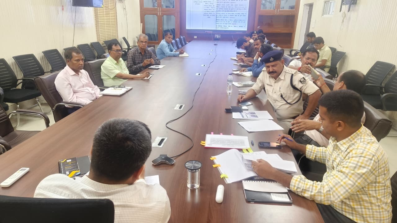 सड़क सुरक्षा जागरूकता कार्यक्रमों के नियमित आयोजन पर दें बल