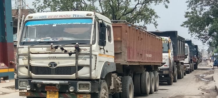 एनएच- 80 व एनएच-333बी पर लगा जाम, थम गयी वाहनों की रफ्तार