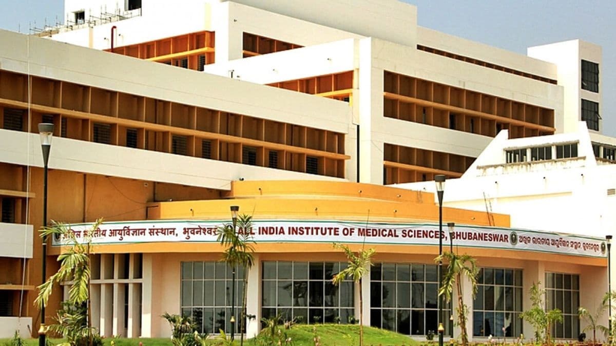Bhubaneswar News: एम्स भुवनेश्वर में महिला के हाथ से सात किलो का ट्यूमर निकाला गया