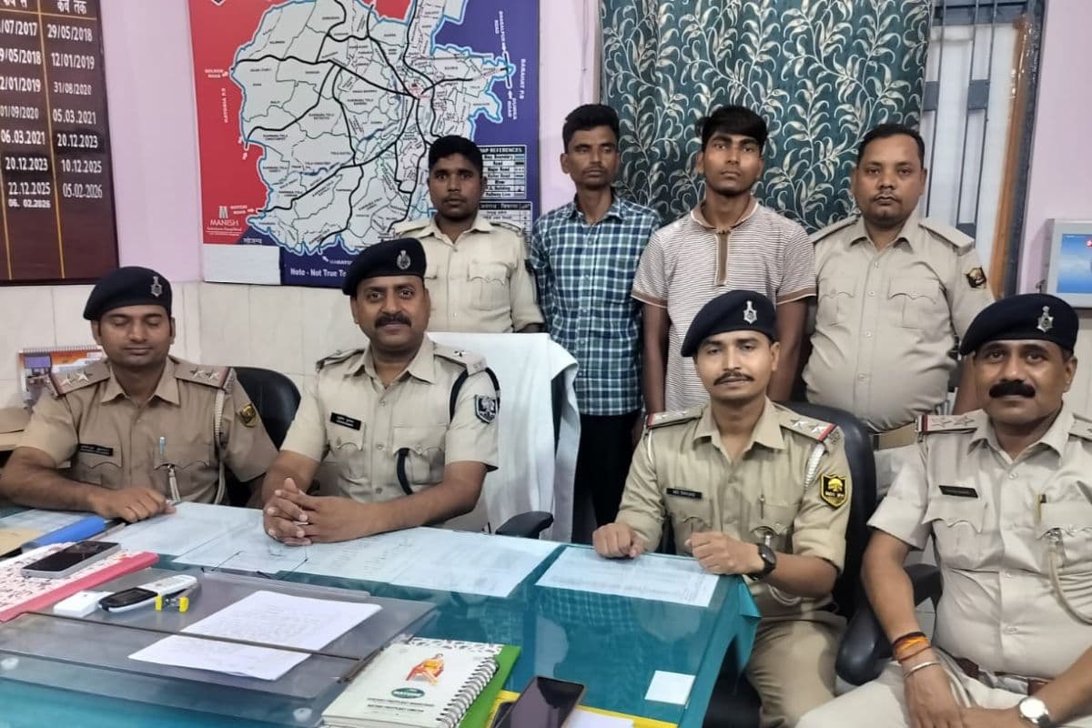 बांका में स्कूटी चोर गिरोह व दुकान में चोरी करने वाले चार आरोपित गिरफ्तार
