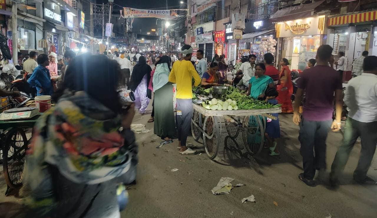 मुंगेर में अतिक्रमण हटाओ अभियान बना छलावा, अतिक्रमणकारियों के कब्जे में शहर की सड़कें
