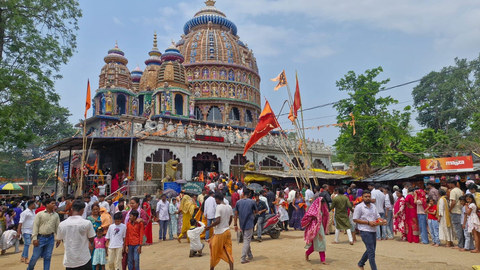 दिऊड़ी मंदिर में उमड़ी श्रद्धालुओं की भीड़