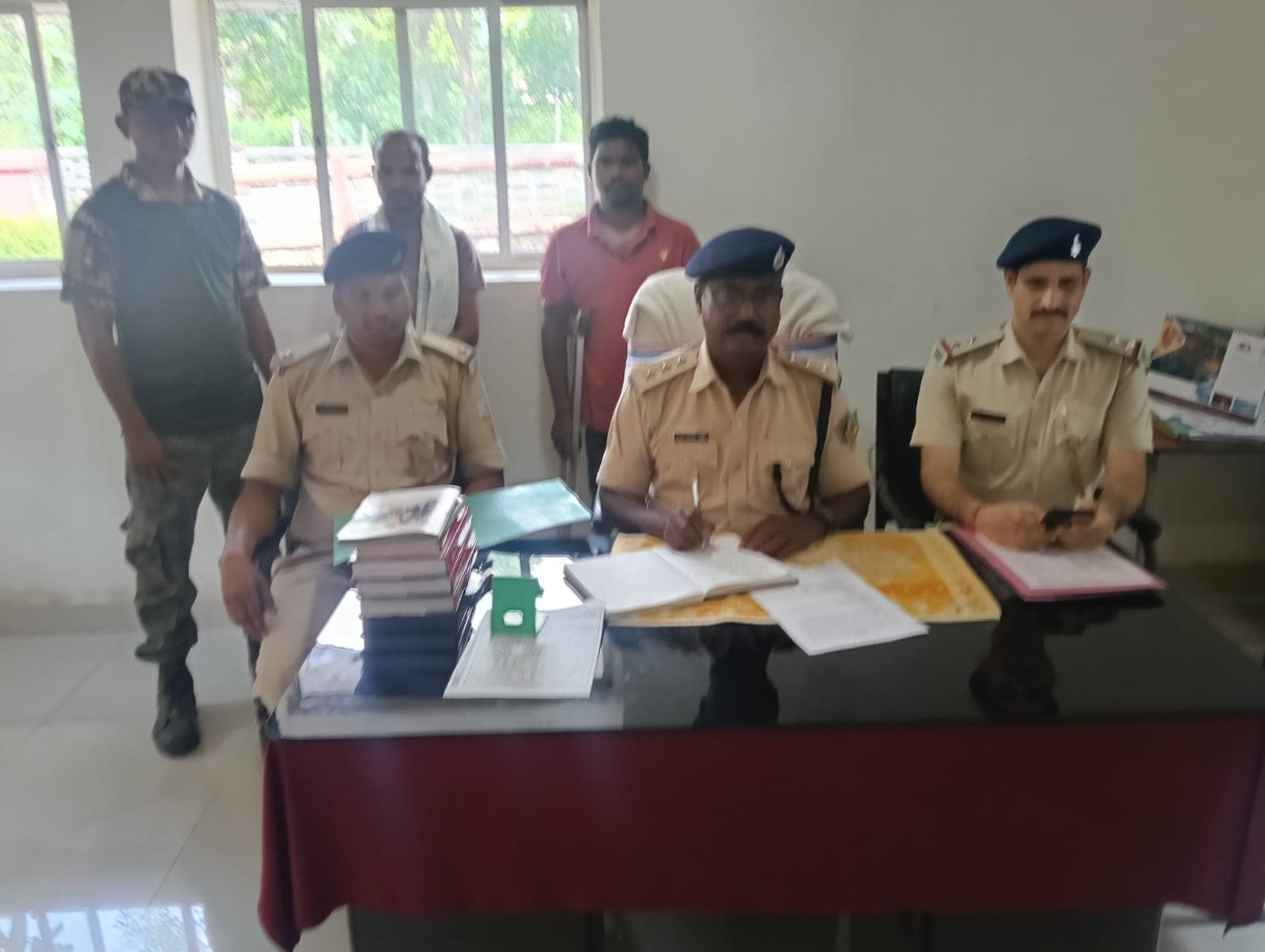 Chaibasa News : कुमारडुंगी एकलव्य विद्यालय में चोरी के दो आरोपी गिरफ्तार