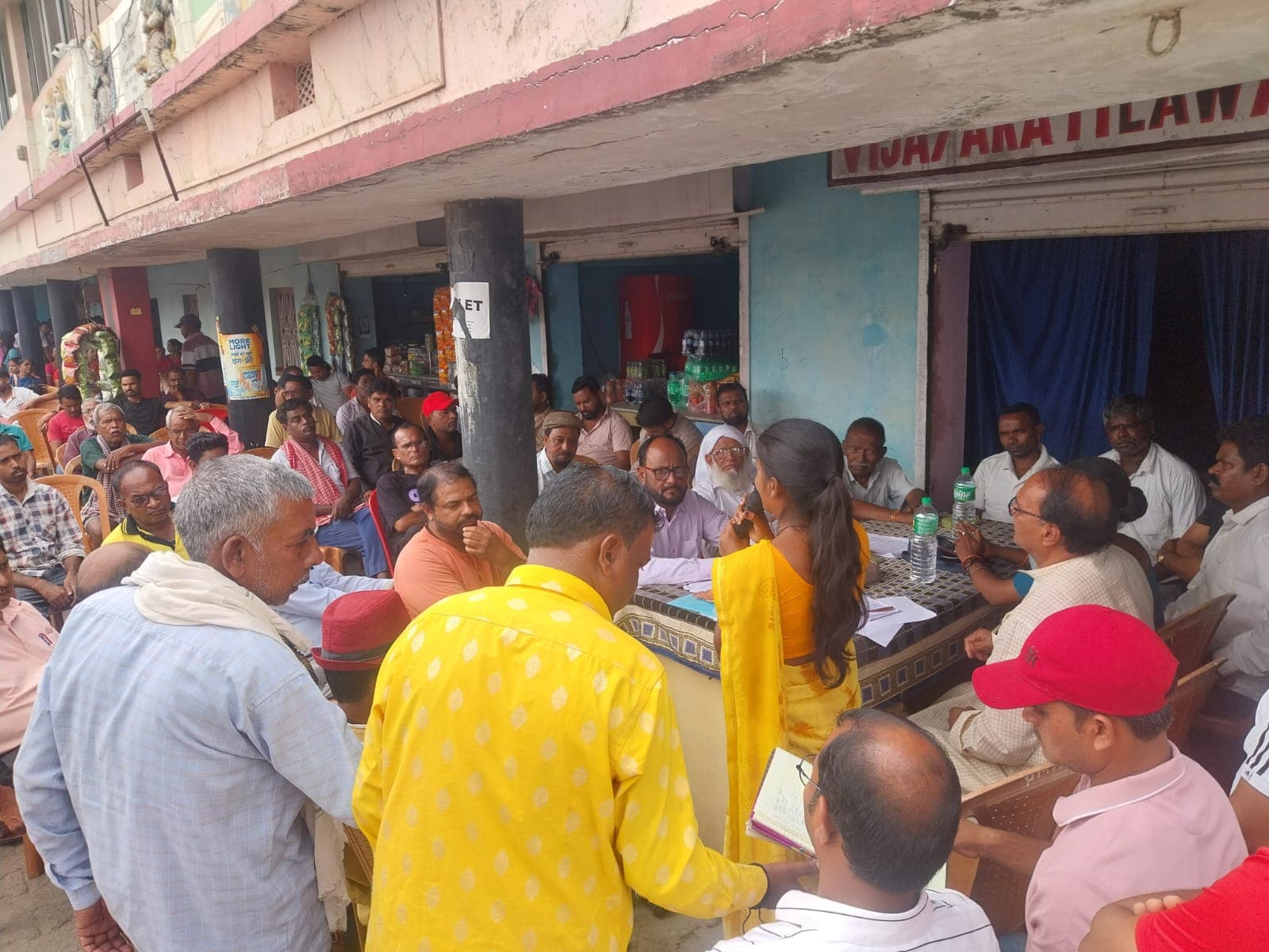 ग्रामीणों ने पीड़ित के पुनर्वास का लिया संकल्प