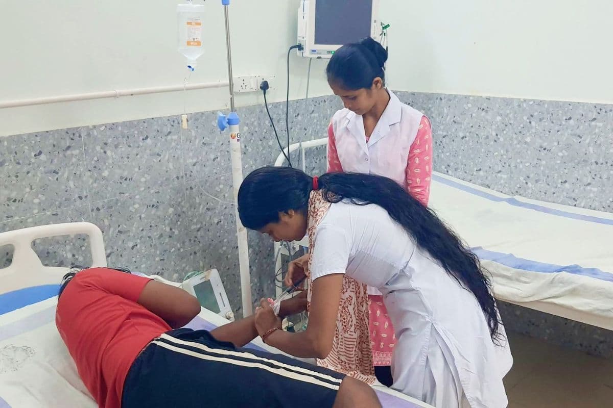 बांका में हीटवेव का बढ़ता कहर : 16 वर्षीय किशोर की बिगड़ी तबीयत, लू वार्ड में कराना पड़ा भर्ती