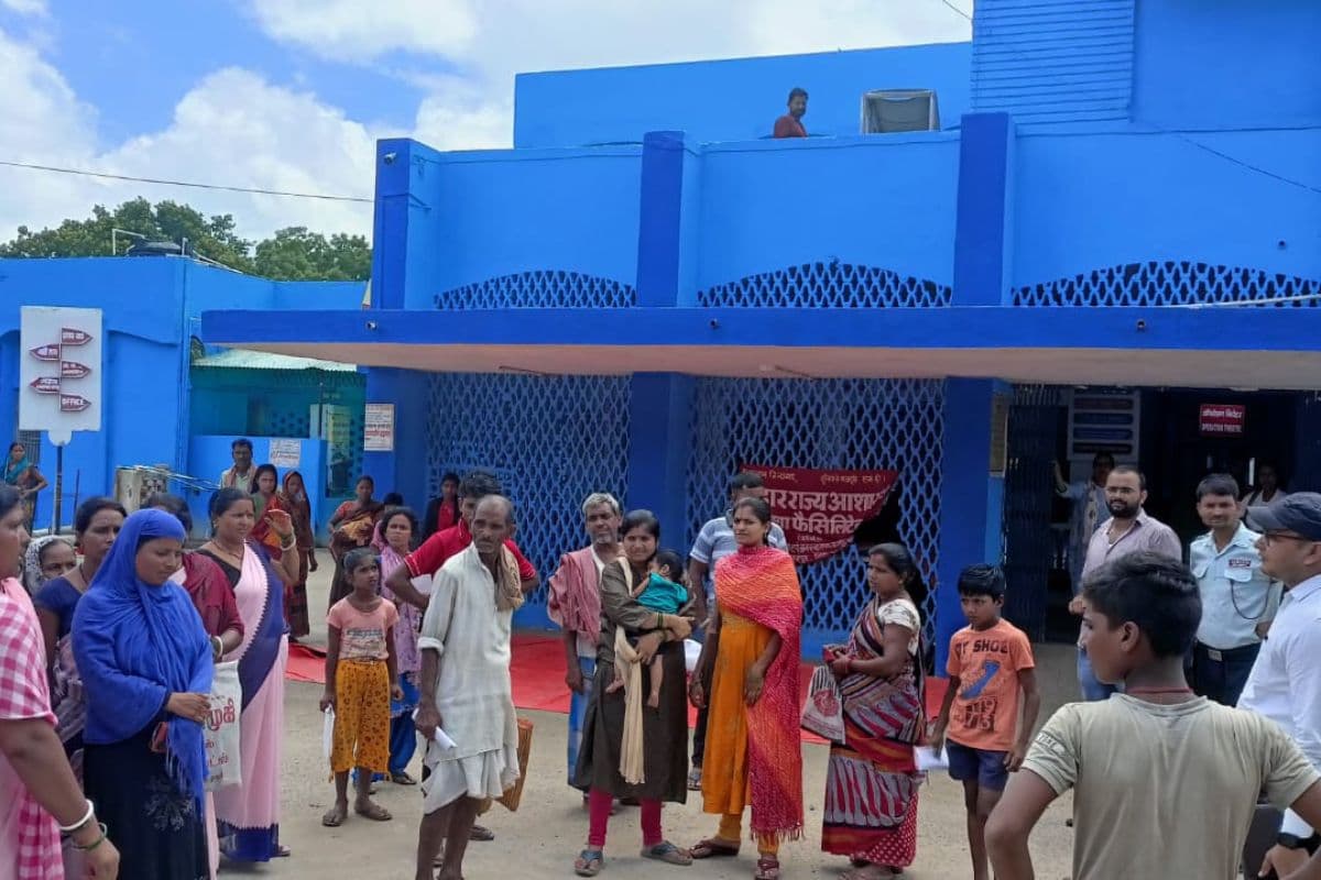 अमरपुर में जामुन तोड़ने चढ़ा 12 वर्षीय बालक पेड़ से गिरा, भागलपुर रेफर