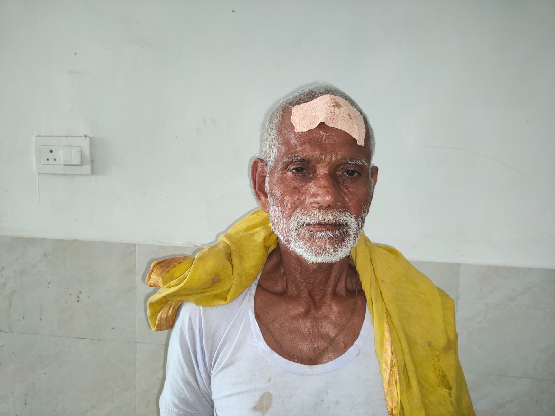 जमीन विवाद में दो पक्षों के बीच खूनी संघर्ष, आठ लोग घायल