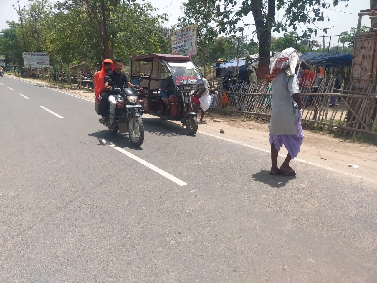 भीषण गर्मी व उमस से जनजीवन अस्त-व्यस्त, दोपहर में सड़कों पर पसरा रहा सन्नाटा
