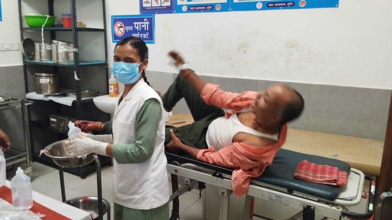 अलग-अलग सड़क हादसों में पति-पत्नी सहित चार लोग घायल