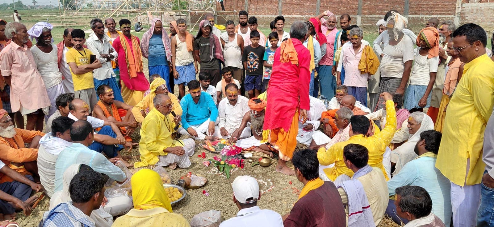 19 जून से होने वाले नौ दिवसीय महायज्ञ को लेकर किया गया ध्वजारोहण
