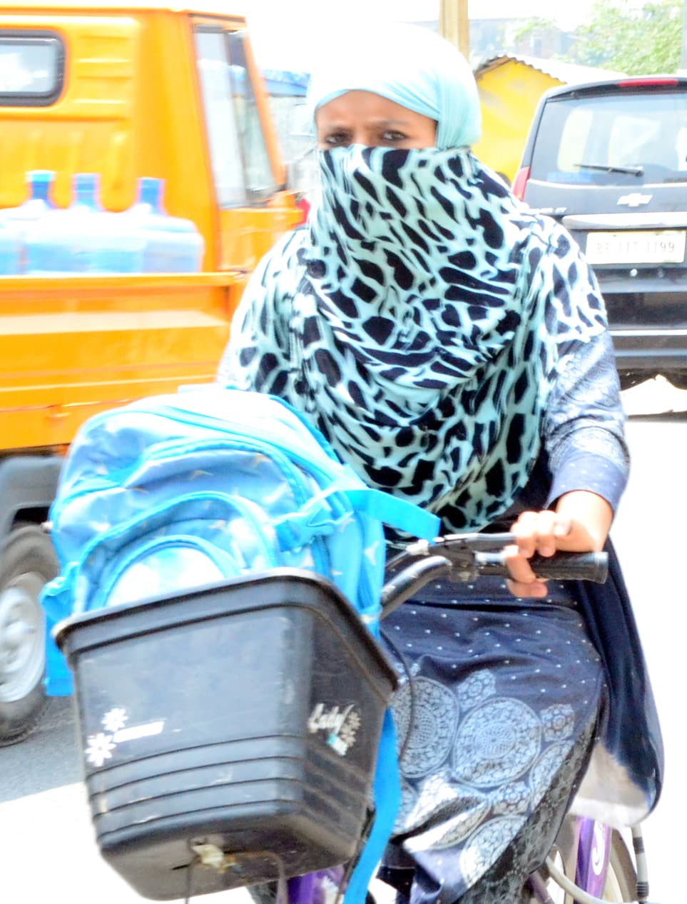 आसमान से बरसे आग के गोले मौसम के गर्म मिजाज ने दिन भर सताया
