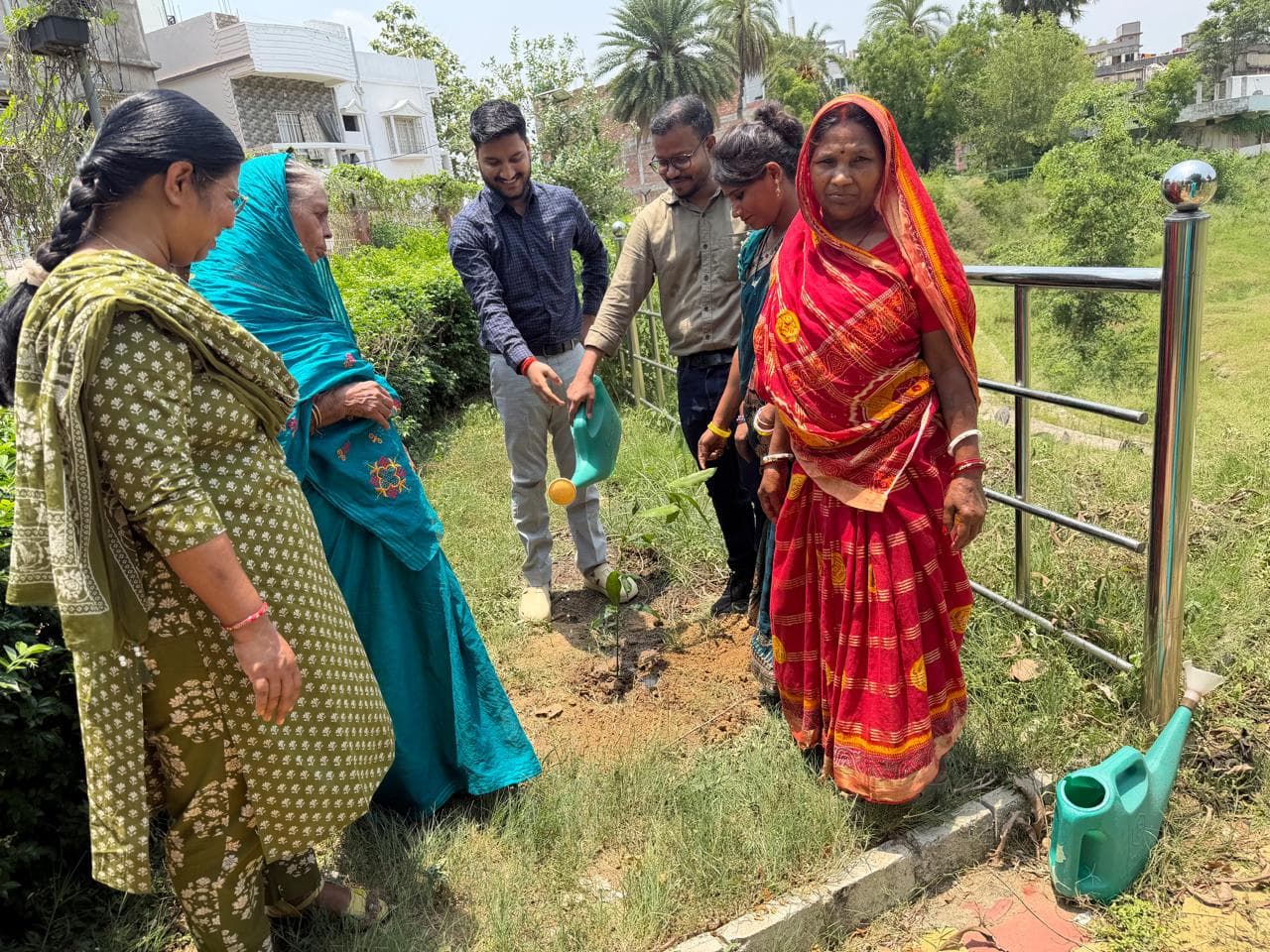 नगर निगम की टीम ने साहेब पोखर पार्क में 25 फलदार पौधे लगाये, पर्यावरण के संरक्षण का लिया संकल्प