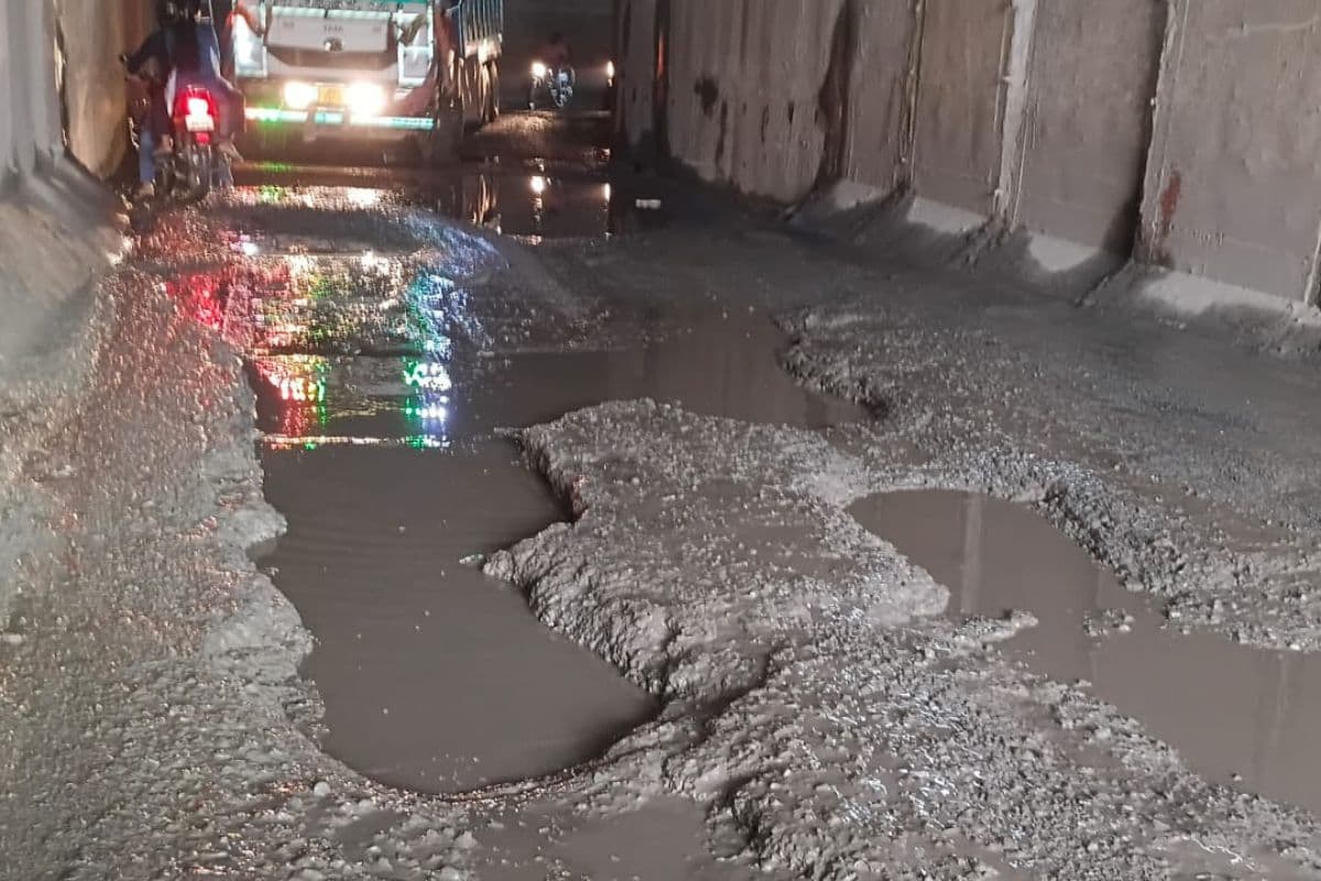 पंजवारा रेलवे अंडरपास बना खतरे का गलियारा