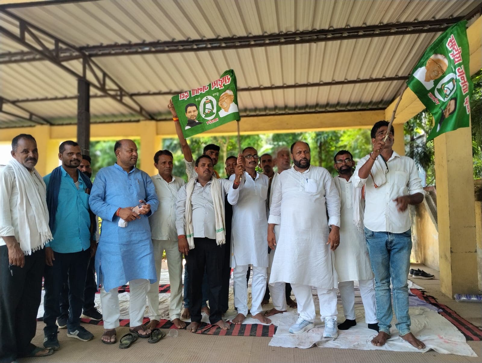 महंगाई व भ्रष्टाचार के खिलाफ गिद्धौर में राजद ने दिया धरना, किया प्रदर्शन