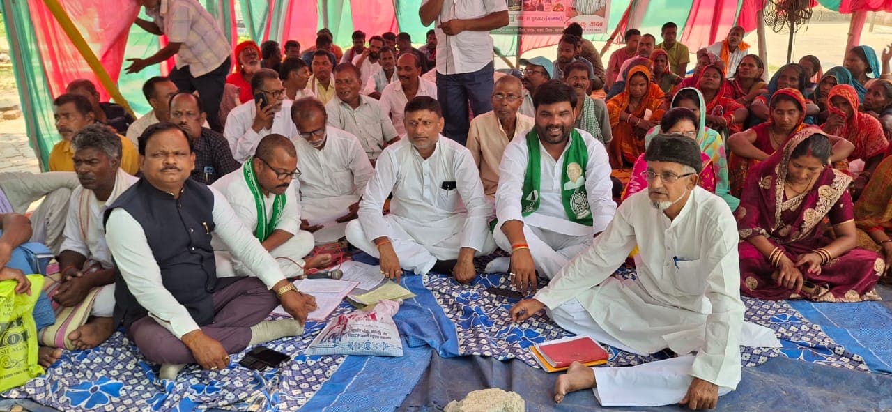 विभिन्न जनसमस्याओं को लेकर किया धरना-प्रदर्शन, सरकार के खिलाफ जताया विरोध