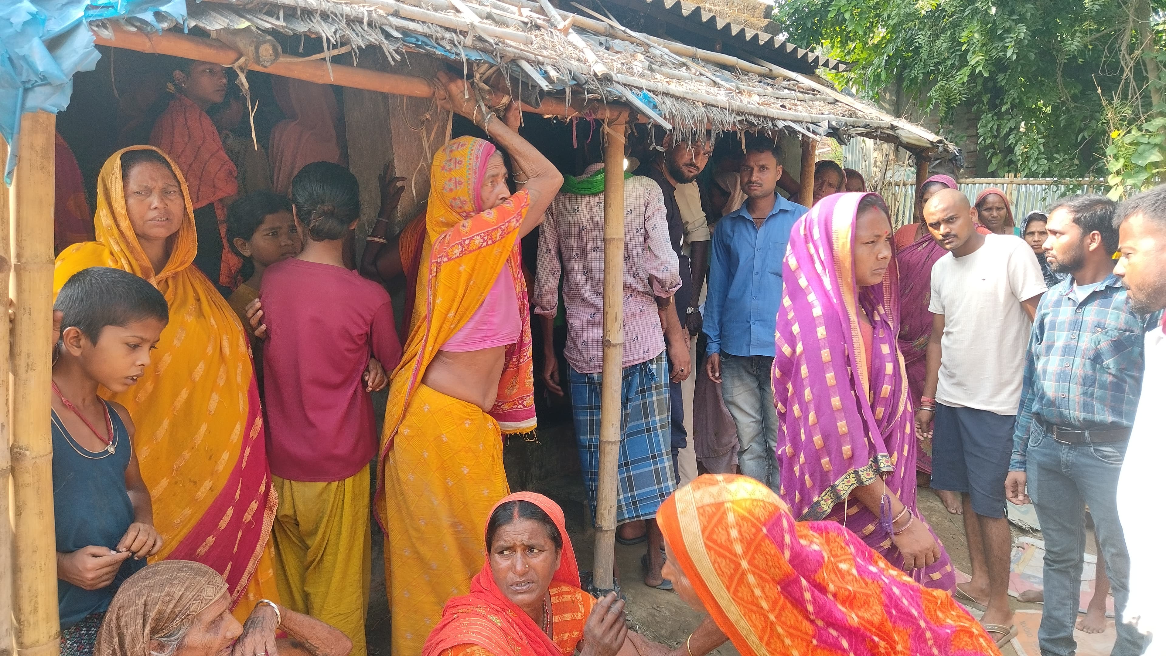घर में घुसकर विधवा महिला की गला दबाकर हत्या, नकदी-जेवरात लूटकर फरार हुए बदमाश