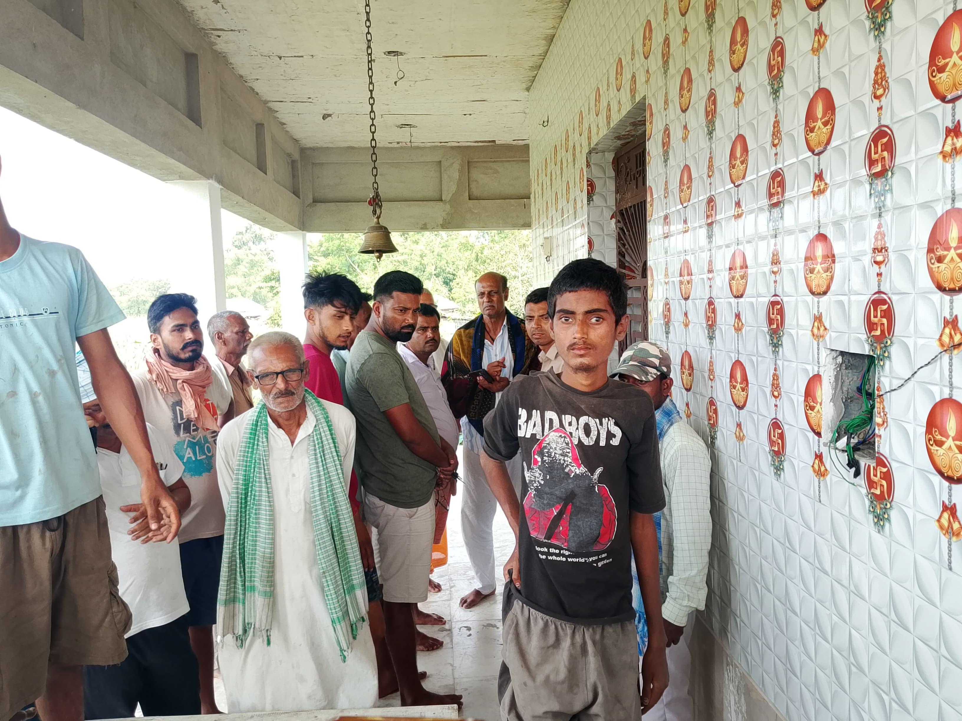 प्राचीन दयालेश्वरनाथ महादेव मंदिर में तोड़फोड़, शिवलिंग व प्रतिमाएं क्षतिग्रस्त
