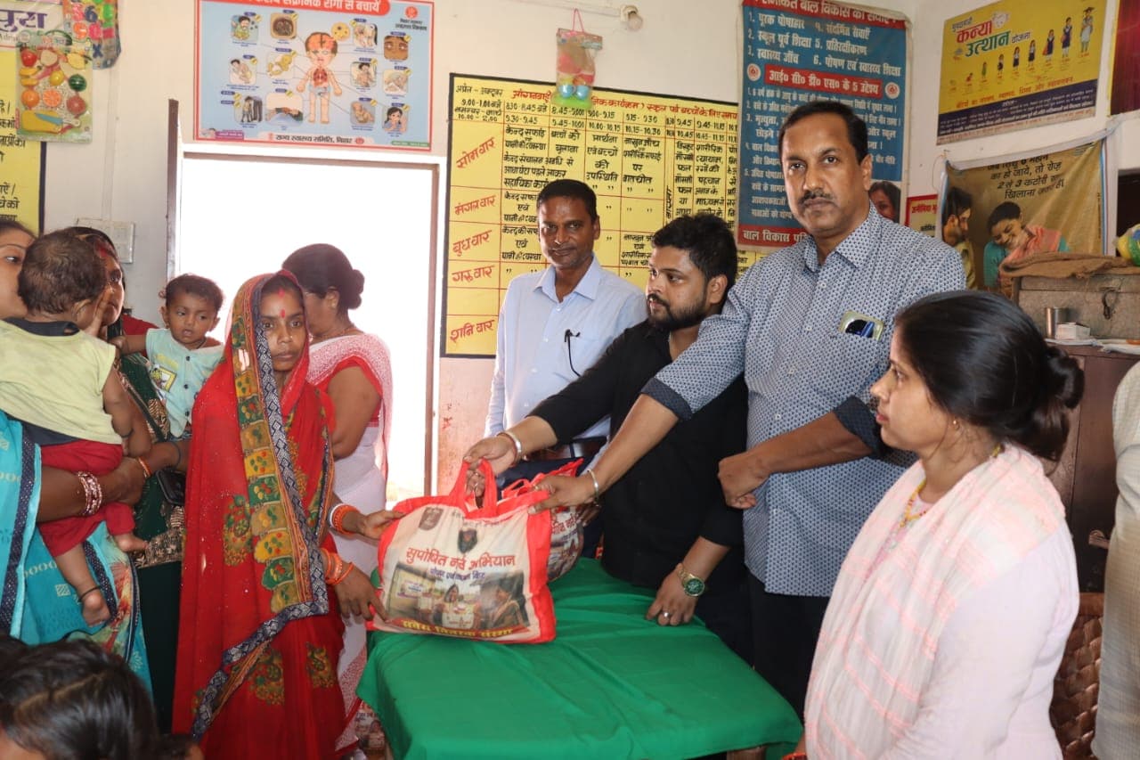 सुपोषित मातृ अभियान के तहत 26 आंगनबाड़ी केंद्रों की 1040 महिलाओं को दिया पोषण किट