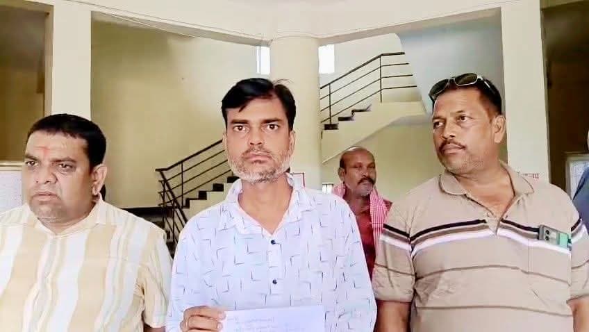 कटोरिया में व्यापार मंडल अध्यक्ष पद पर अभ्यर्थी अमित कुमार का नामांकन हुआ रद्द