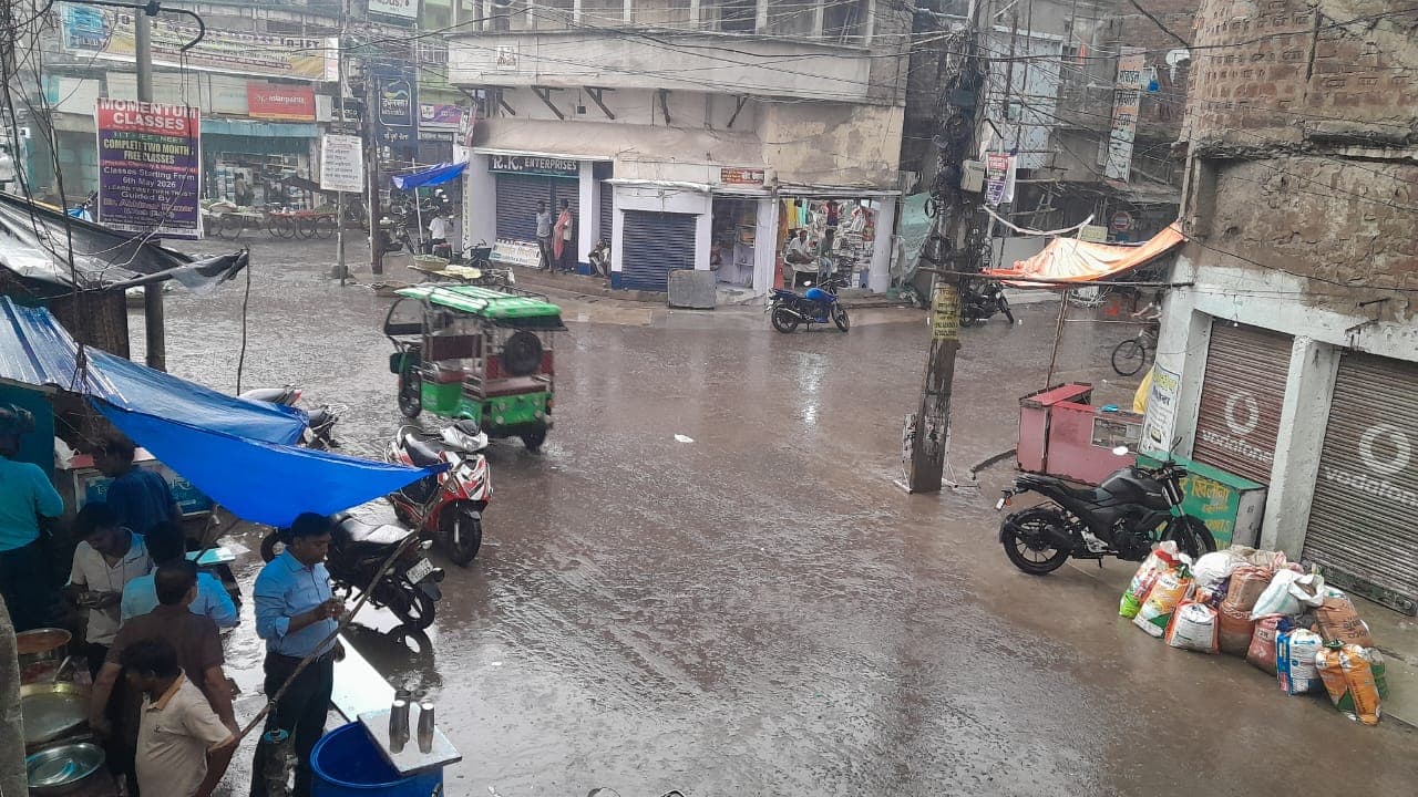 सुबह चिलचिलाती धूप से लोग बेहाल, शाम में बारिश ने दी राहत