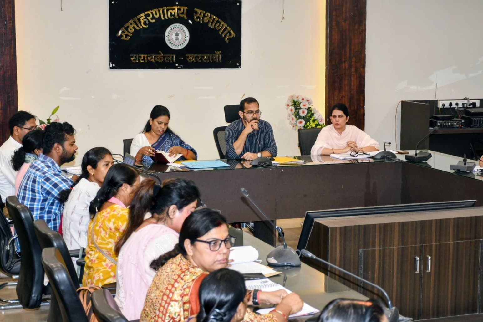 आंगनबाड़ी केंद्रों की जांच कर उसी दिन पोर्टल पर अपलोड करें रिपोर्ट: उपायुक्त