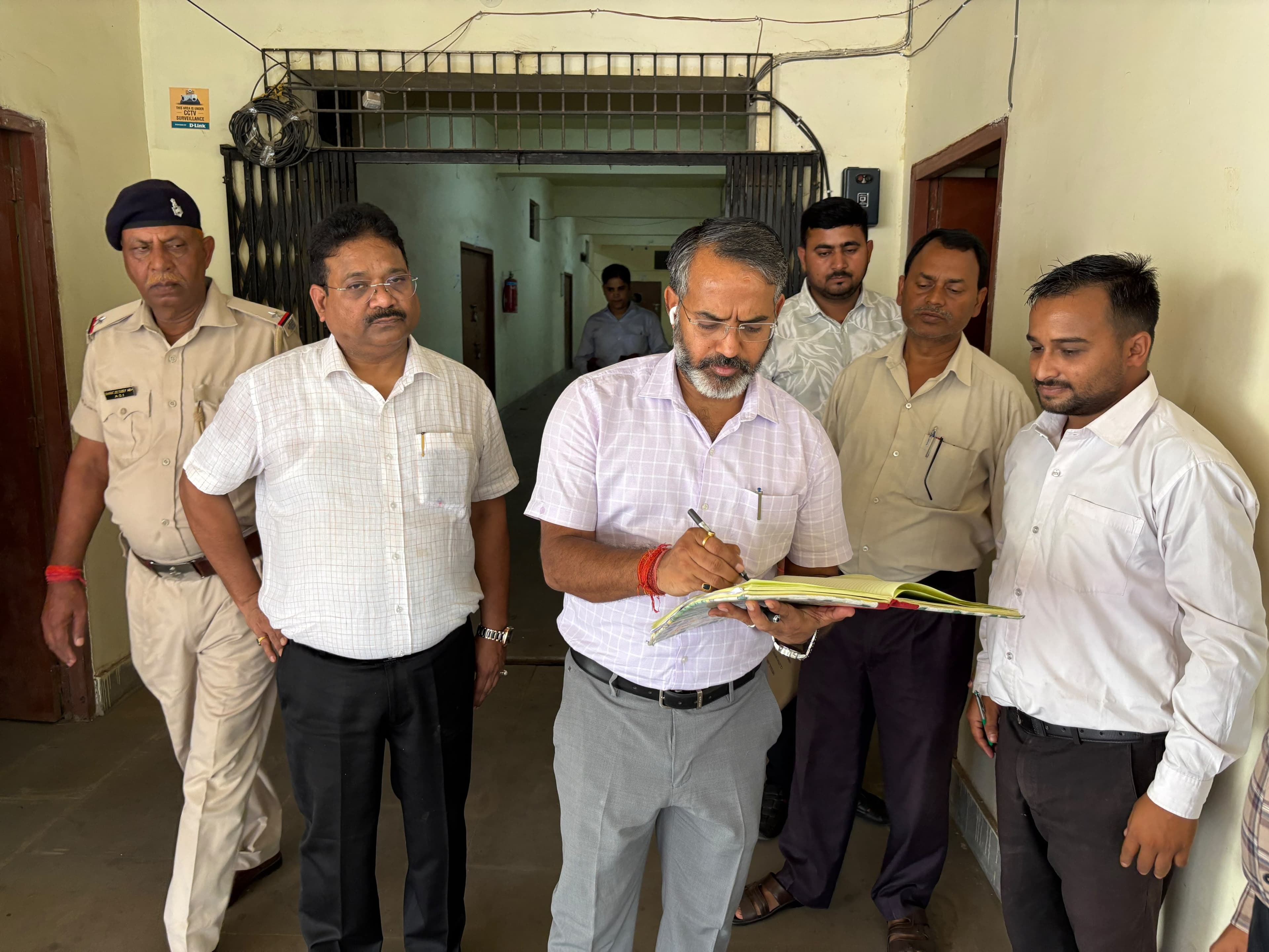 Giridih News : इवीएम व वीवीपैट की सुरक्षा सर्वोच्च प्राथमिकता : डीसी