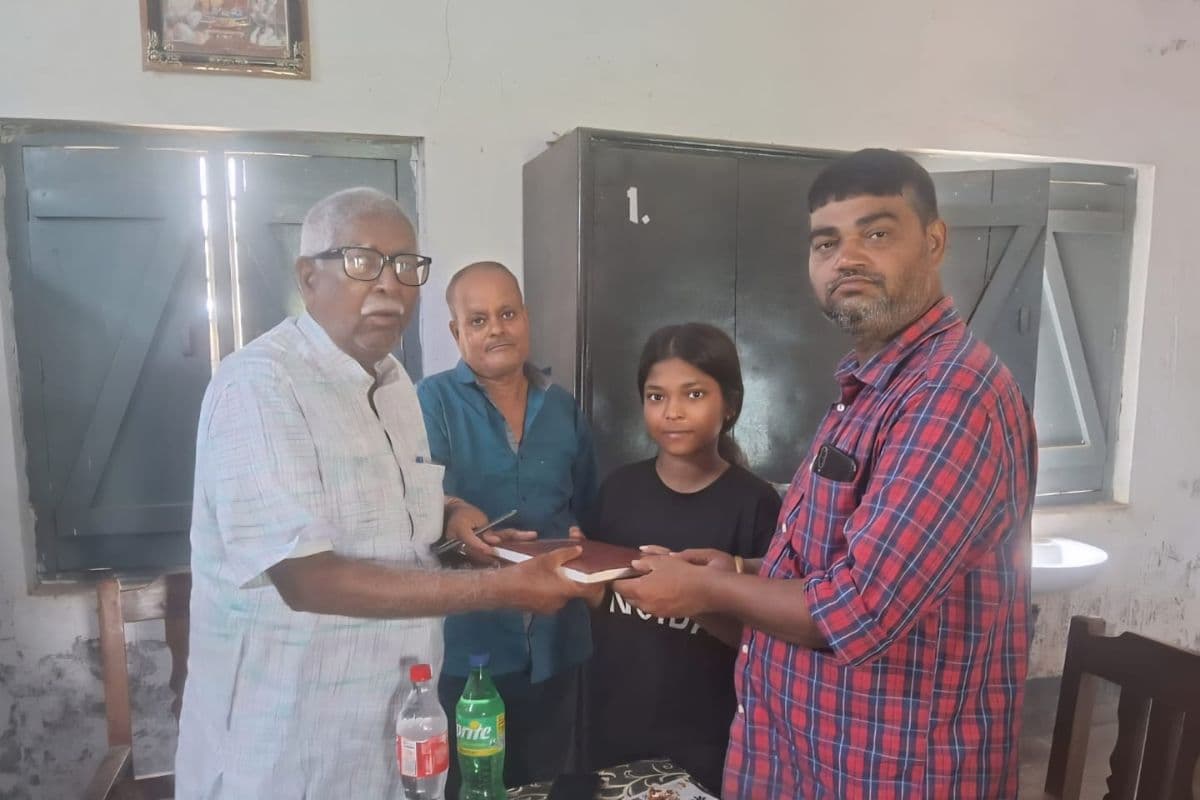 जिला टॉपर स्वाति कुमारी ने कॉमर्स में शानदार प्रदर्शन से बढ़ाया कॉलेज का मान, हुईं सम्मानित